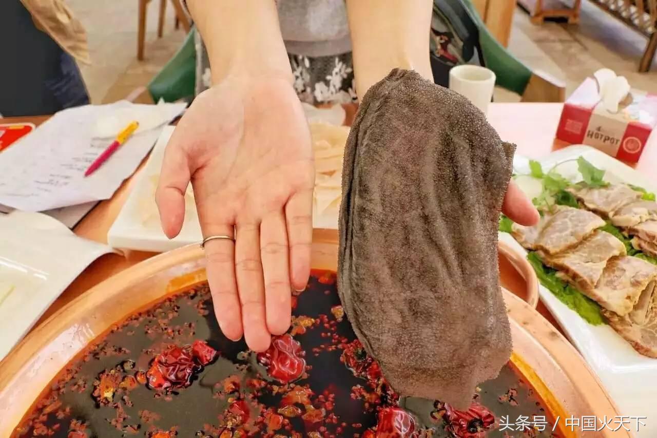 送福利！有人拍月亮有人在丢书，还不如请你吃顿火锅来的实在！