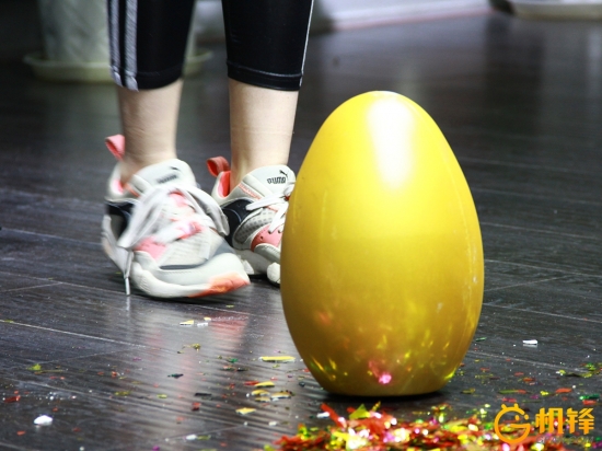 器械强势压砸畅玩5C遭暴虐仍完好无损