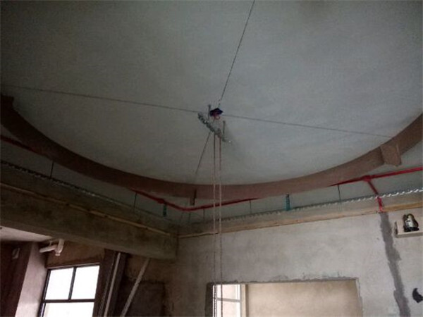 一个人在工地的吊顶作业，45一平方，每天大概能赚300左右