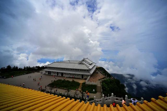 峨眉山金顶云海日出真是人间胜景,峨眉山金顶云海风景视频
