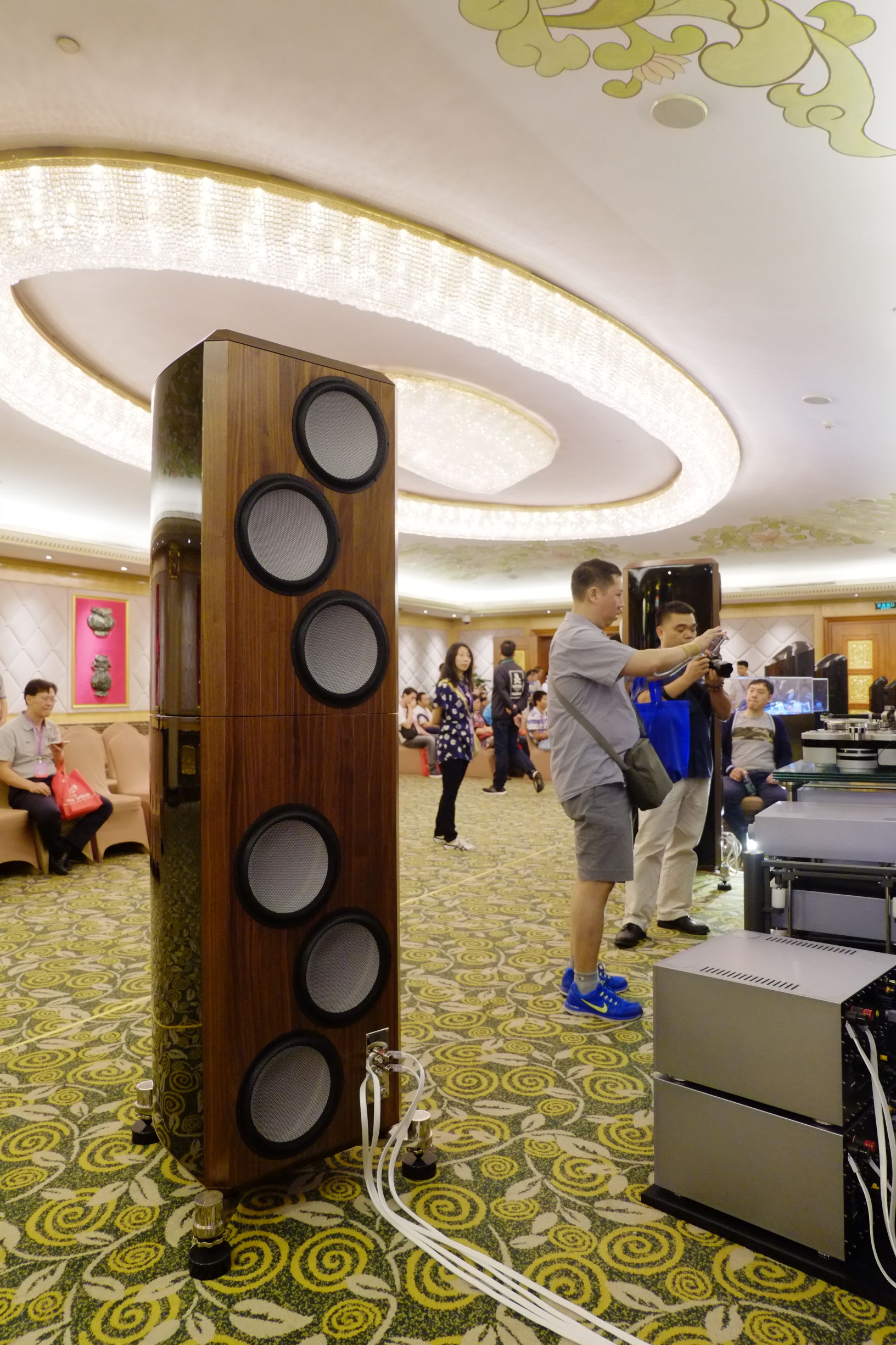 世界顶级音响博览会,世界顶级汽车音响展