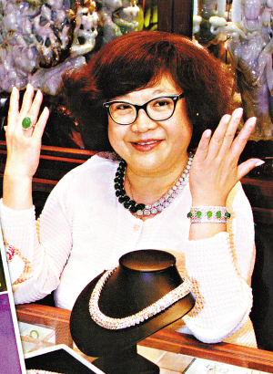 影视界貌不出众的“肥姐”！千万翡翠从不离身！