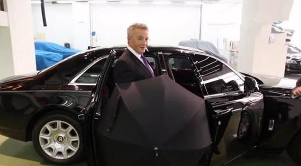 劳斯莱斯有多少把雨伞,一个劳斯莱斯车标值多少钱