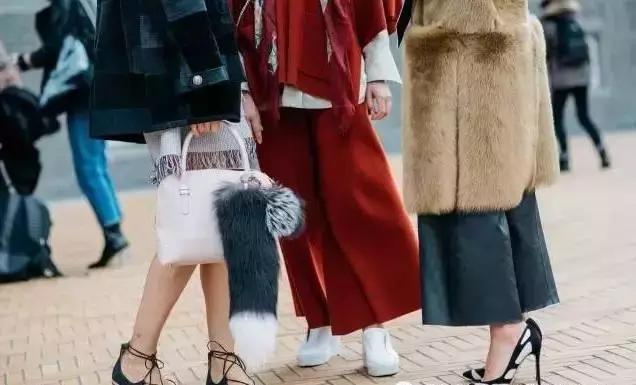 阔腿裤应该怎么样弄最好看,阔腿裤搭什么上衣好看搭什么鞋