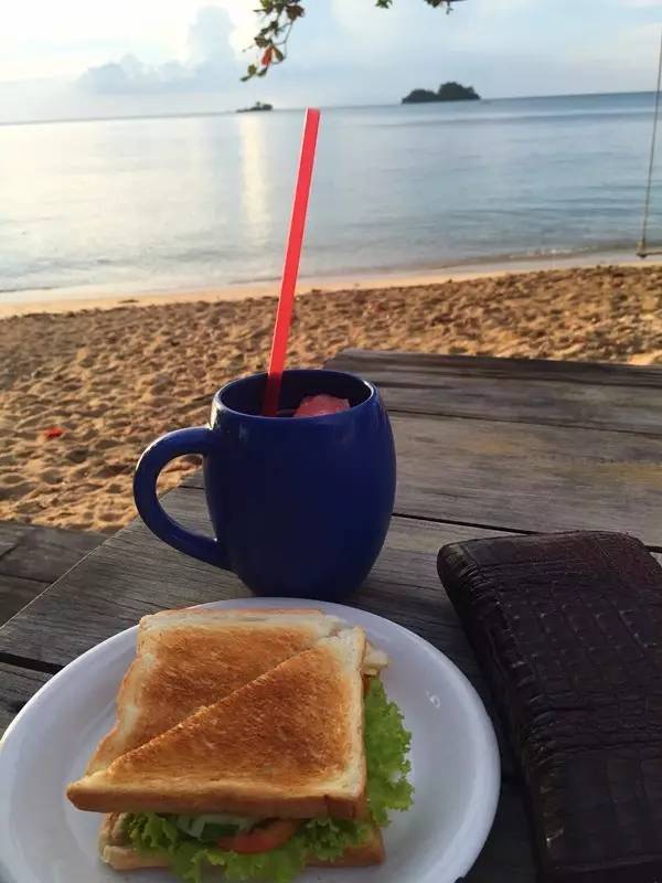 穷游小伙穷游西藏身体终于累垮,10年前穷游西藏