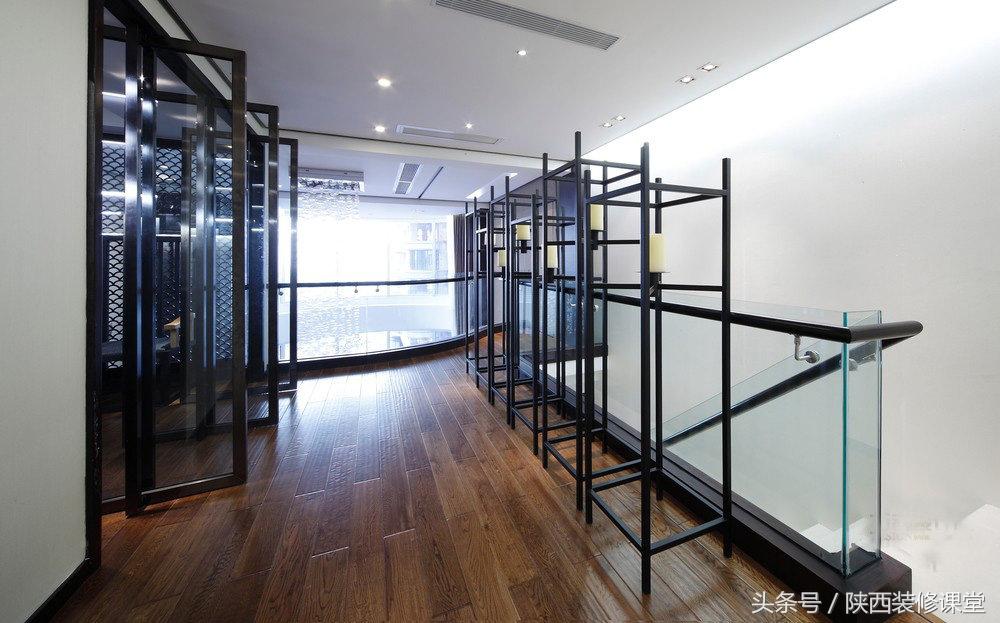 大面积复式样板房,一套精装样板房即将落地