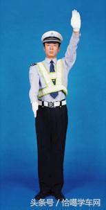 交警手势靠边停车信号有哪些规定,靠边停车和停止手势图解