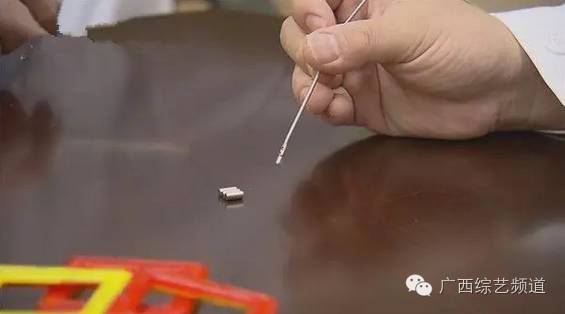 误食磁力珠的小孩手术,太危险5岁男童误吞11颗磁力珠