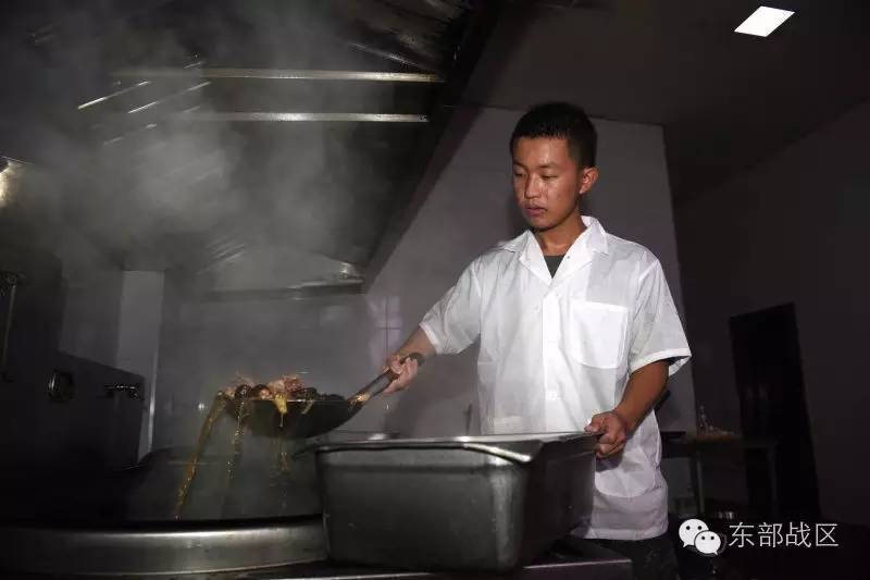 新兵的伙食和住宿怎么样,新兵伙食怎么样四川