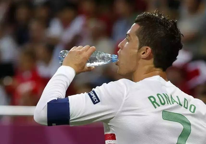 冬天游泳注意事项有什么,大热天踢球要注意什么