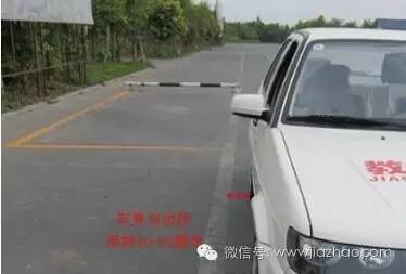 科目二30公分边距方向盘打法,科目二倒车入库1.5米边距怎么找