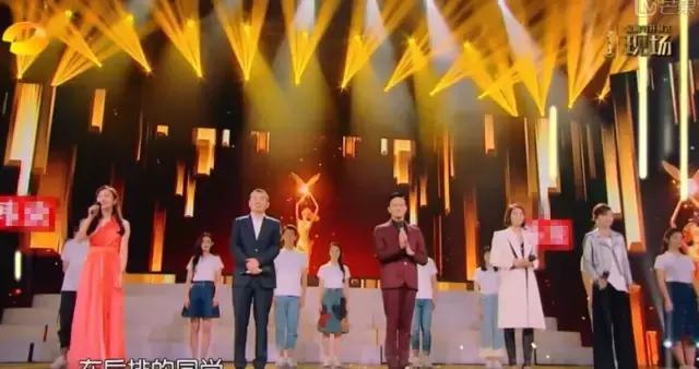 90后新星扮记者采访胡歌赵丽颖,采访胡歌谈到赵丽颖