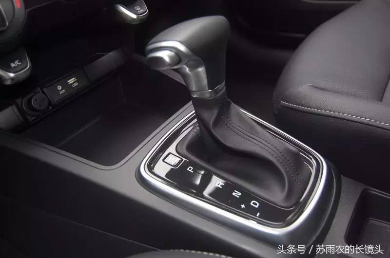 新到一台2012年起亚k2自动1.6高配,最新起亚k2试驾视频跑高速