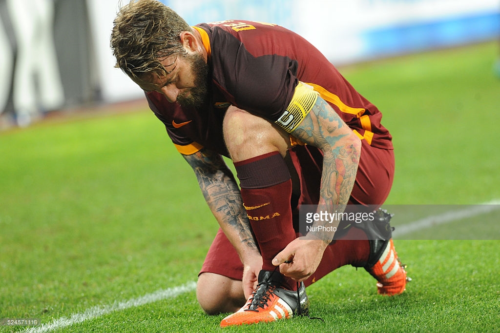 阿迪达斯足球球鞋测评,足球鞋选择nike还是阿迪达斯