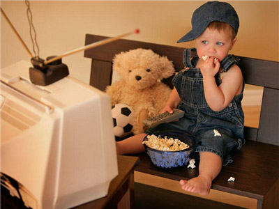 不应该让孩子过早接触电视,最适合儿童使用的电视机