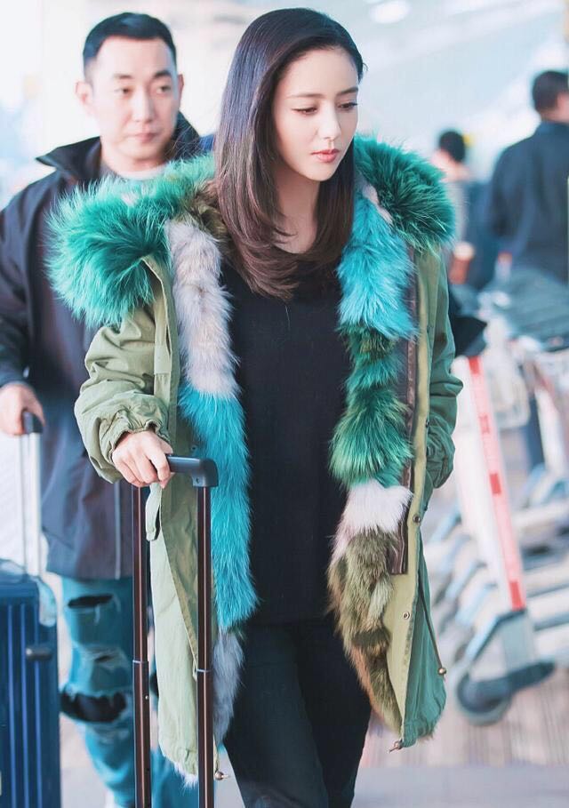 宋茜和周冬雨街拍,宋茜周冬雨穿衣搭配