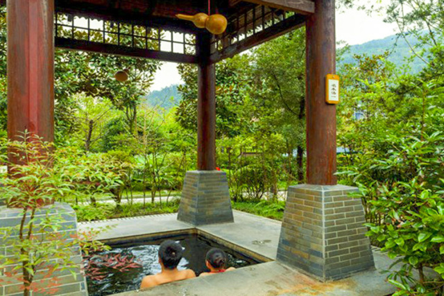 你那不是泡温泉，顶多算泡澡