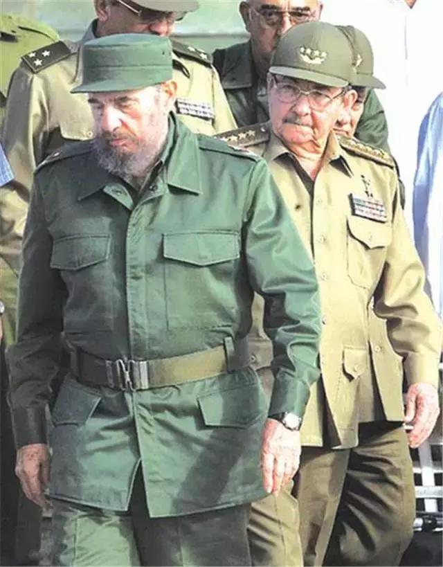 我哭豺狼笑的下句,我哭豺狼笑这句话出自哪里