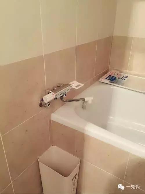 带浴缸三分离卫生间装修效果图,家装优秀案例布置