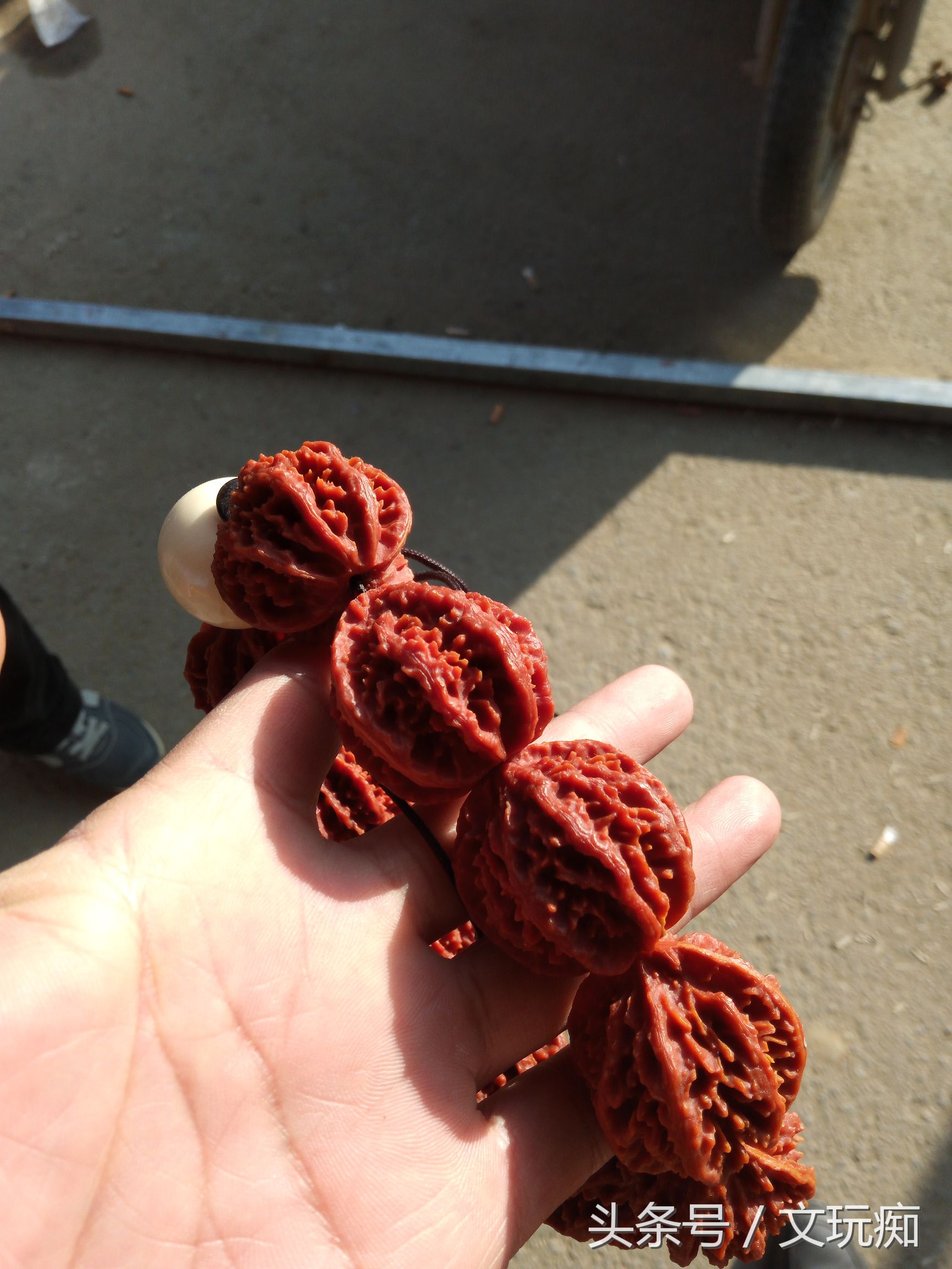 文玩核桃蛤蟆头手串,文玩市场淘核桃手串