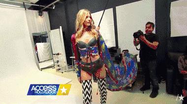 没看现场不要紧！用海量美图告诉你今年维密秀长腿美胸都这样玩