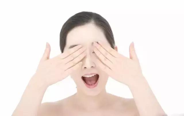 吸脂去眼袋手术警惕三大后遗症,内吸去眼袋手术警惕三大后遗症