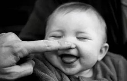 捏宝宝鼻子能捏出高鼻梁吗,宝宝老是擦鼻子擦眼睛