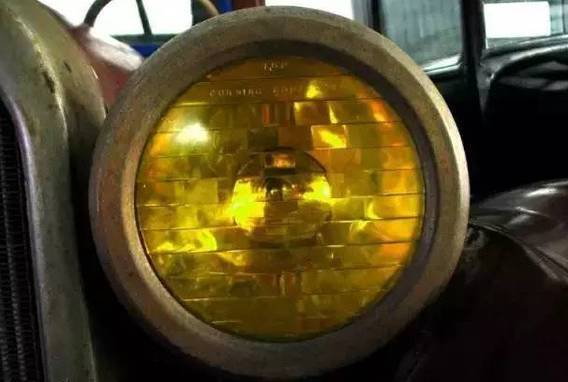 汽车大灯发展史,汽车灯历史各具特色