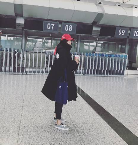 冬天女明星穿那么少怎么不感冒,天气冷怎么穿才暖和呢女生