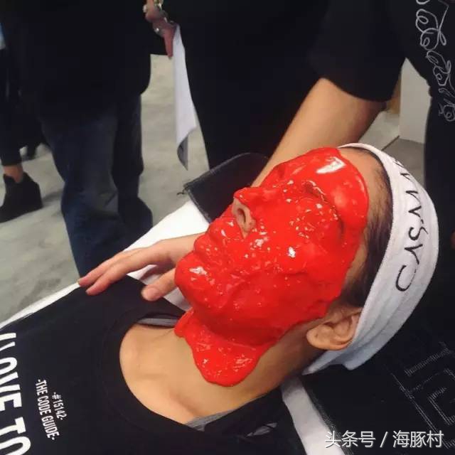 把黄金涂在脸上是什么感觉,把黄金贴在脸上