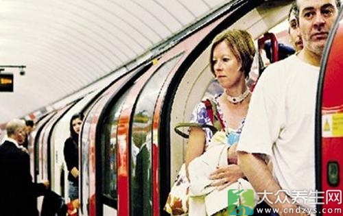 每天快节奏的生活让人窒息,快节奏生活在精神上的伤害