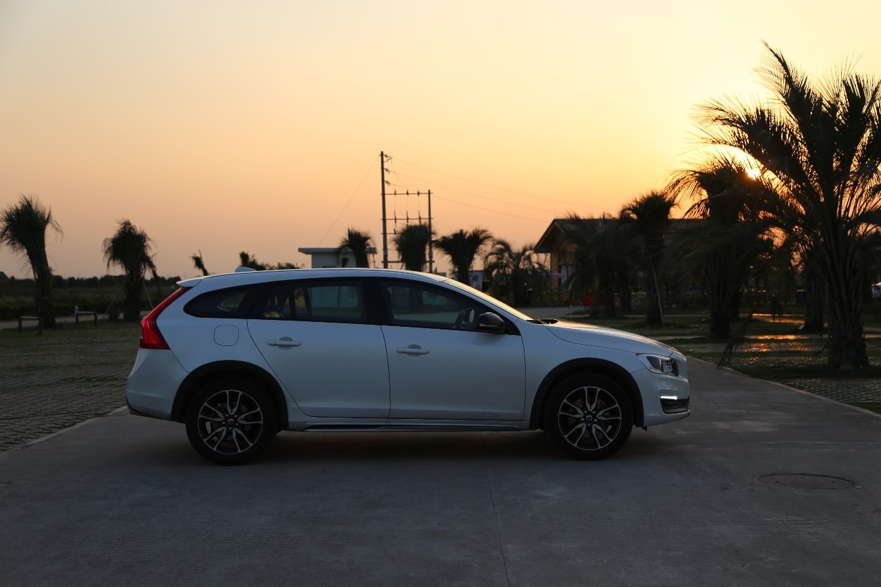 进口沃尔沃v60新款试驾,沃尔沃v60深度试驾