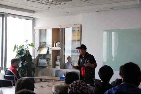 鍑嫳鍚埅澶у鐢熻冻鐞冮槦,鎭鸿嫳棣栧彂