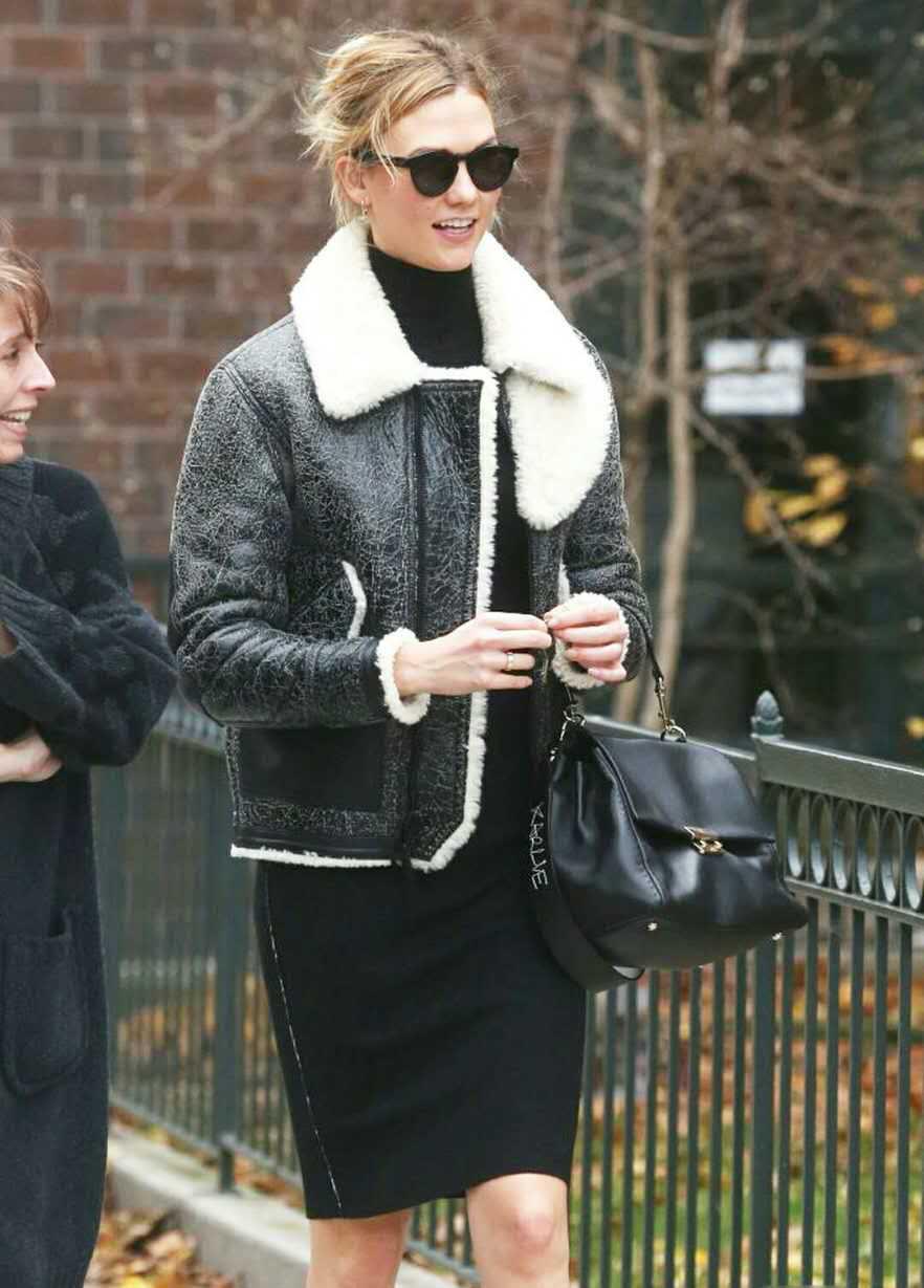 宋茜牛仔短裙配帆布鞋,宋茜同款鞋黑色帆布鞋