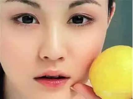 睡觉以前吃东西好吗,睡觉前吃得饱饱的好吗