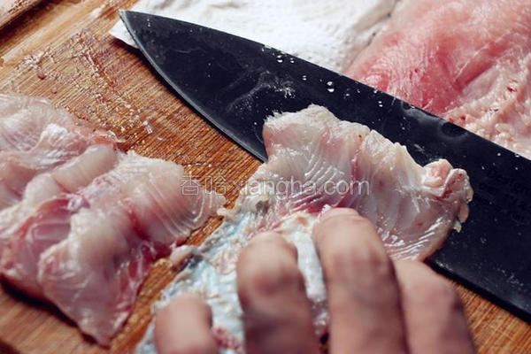 剔鱼片的教程,鱼片的切法剔除鱼刺视频