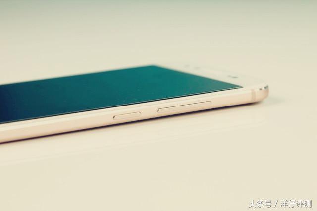 vivo首款折叠屏手机相机参数,vivox系列直屏手机