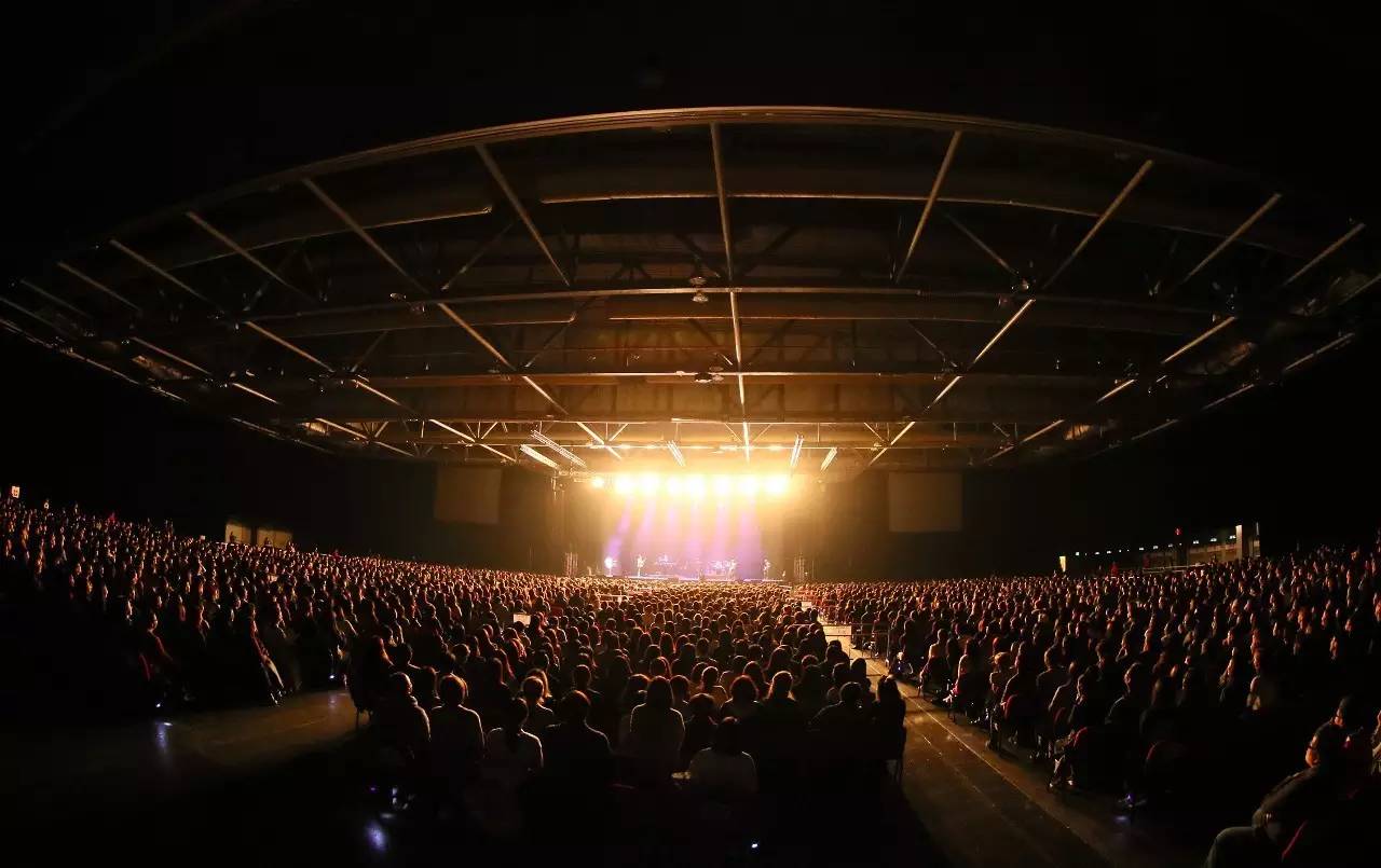 音乐平台进Livehouse，“流行乐该不该受到尊重”？