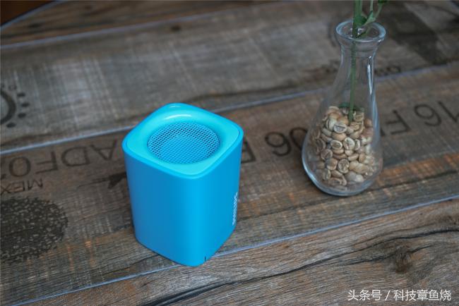 飞利浦蓝牙小音箱bt100,199元的音质