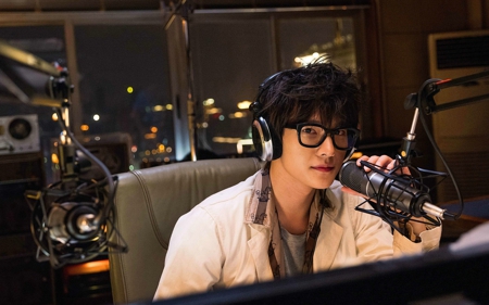 央视后台人员评价杨洋真实人品,杨洋私下人品怎么样啊