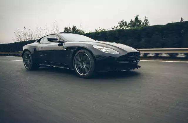 阿斯顿db11试驾,2022阿斯顿马丁db11敞篷版试驾