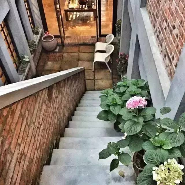 胡守连的“花迹酒店”