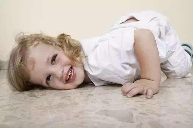 门牙又宽又疏怎么办,门牙牙缝宽怎么矫正