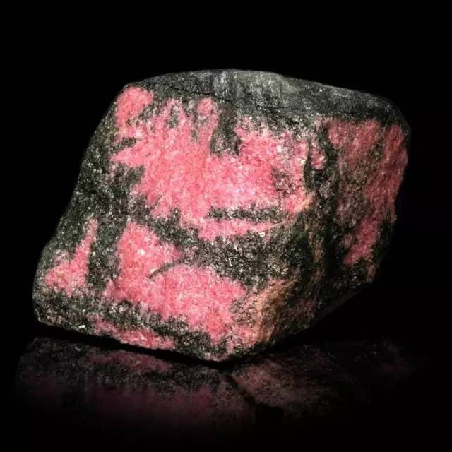 旺桃花的粉色玉石,旺桃花玉石