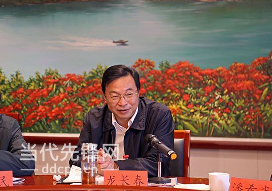 看黔南州委书记如何为国家扶贫重点县的发展“号脉开药”