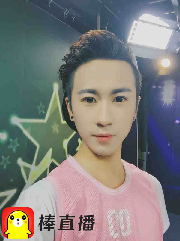 棒直播全新美妆节目《小逸拜托了》解锁“颜值”新玩法