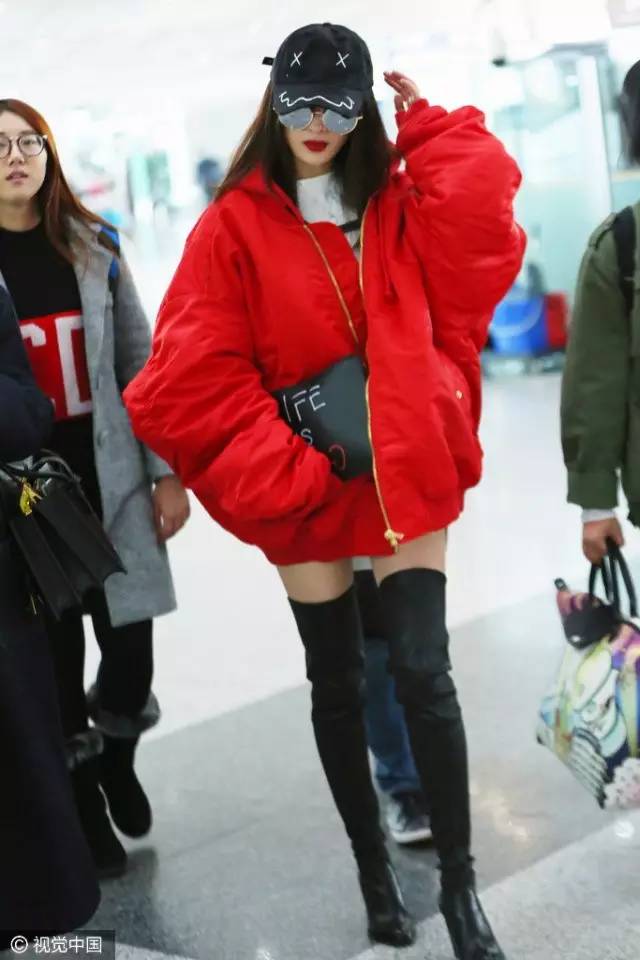 过膝靴杨幂,杨幂穿黑色过膝长靴街拍