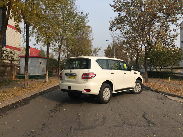 能干掉道奇的车,陆巡4000中东版和途乐哪个好