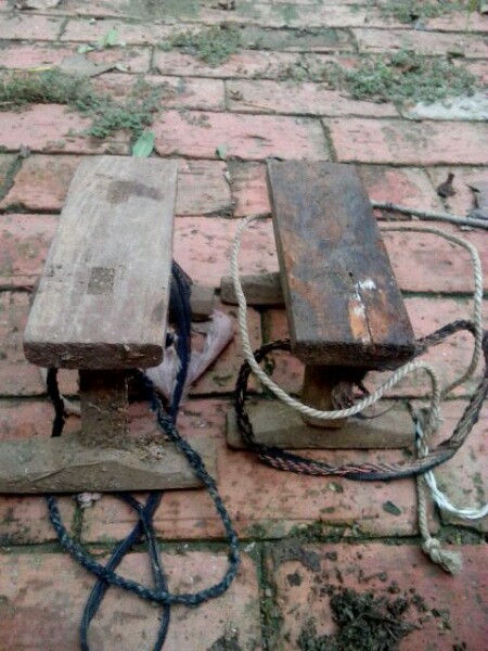 下雨天农村泥巴路穿雨鞋,下雨天农村泥巴路穿水鞋