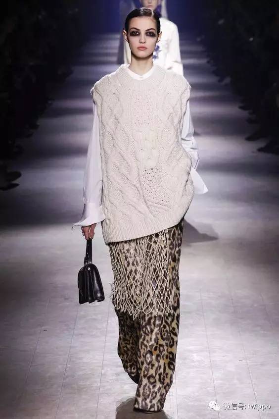 秋冬胶囊衣橱怎么搭配,打造自己的胶囊衣橱需要什么单品